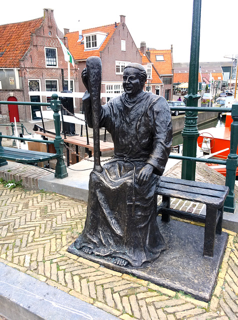 Monnickendam 2014 – Statue of the monk of the coat of arms