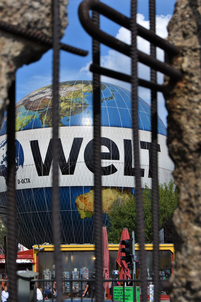 Die Welt..  Through a hole in the Berlin Wall.