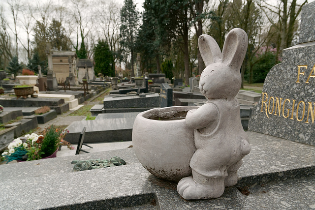 Gentil lapin funéraire