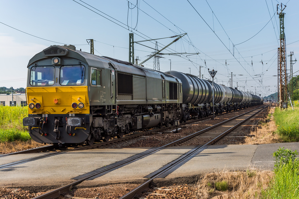 36 - Class 66 (266 105-6) bei Gößnitz, Thüringen mit einem Kesselzug Richtung Altenburg