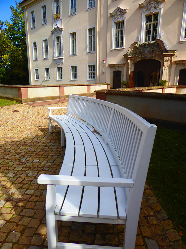 Die Bank im Schloß Lichtenwalde