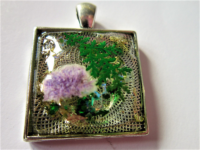 The paler colours with the green and silver