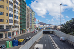 Blick von der 'Puente peatonal Alcaravaneras' auf die die 'Calle General Balmes' (© Buelipix)
