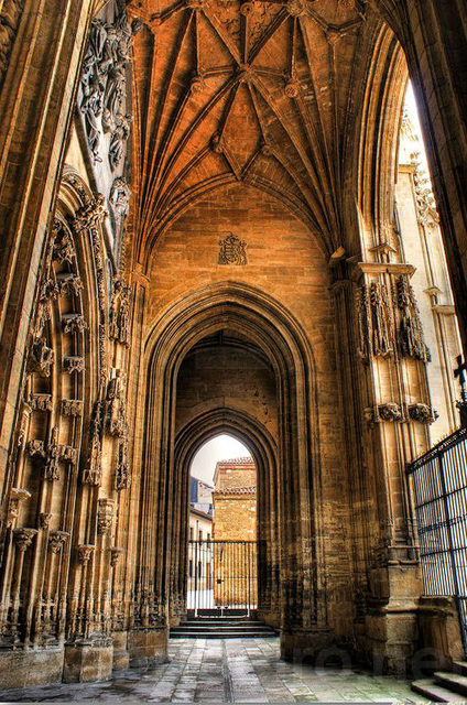 Pórtico da catedral de Oviedo