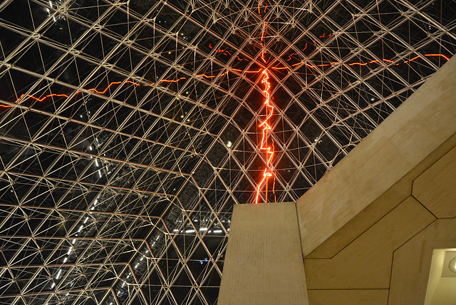 l'éclair rouge du Louvre