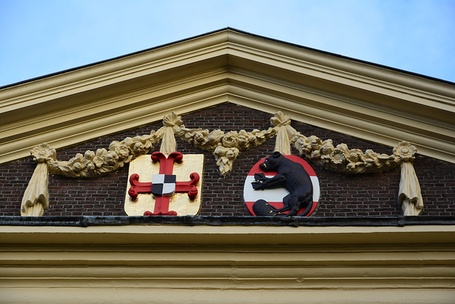 Japan Museum SieboldHuis 2015 – Coat of Arms