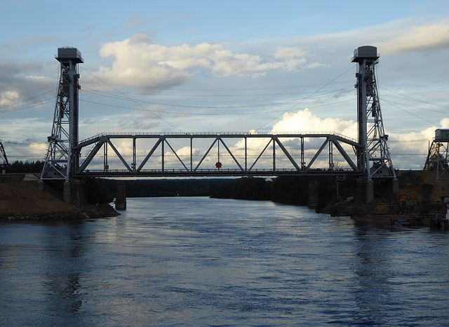 Brücke bei Podporoschje über den Swir