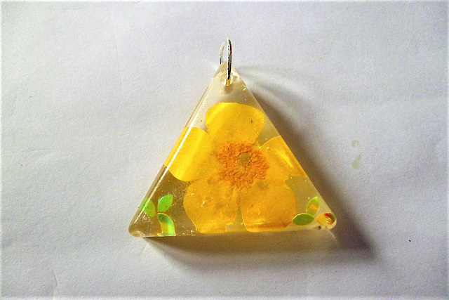 A single flower in this mould
