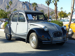 Citroën 2CV at McCormick's (1) - 19 November 2015