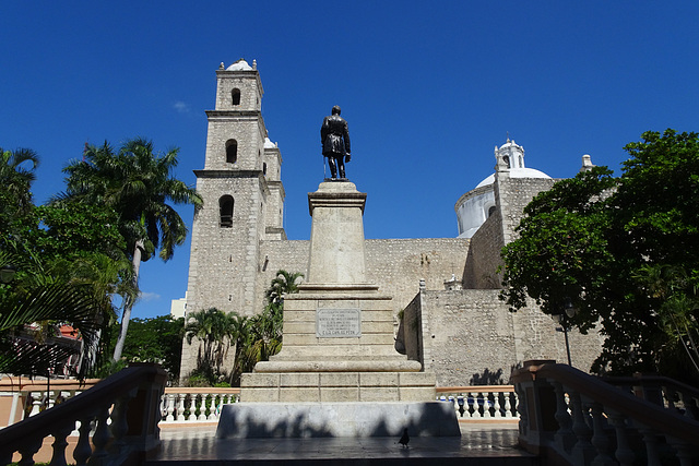 Manuel Cepeda Peraza Statue