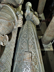 turvey church, beds  (12)c16 tomb with effigies of 2nd lord mordaunt +1571 and his two wives