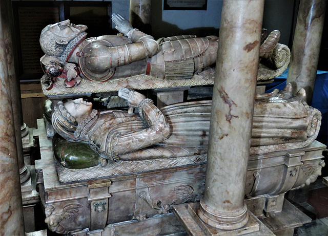 turvey church, beds  (15)c16 tomb with effigies of 2nd lord mordaunt +1571 and his two wives