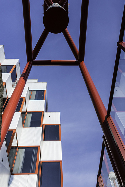 Overhead Walkway Esplanade Ave (© Buelipix)