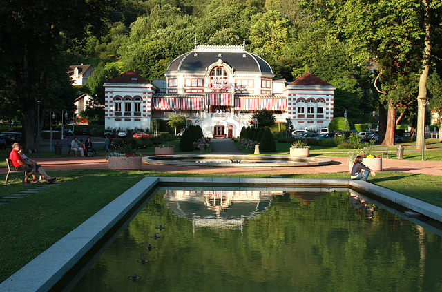 Chambery - Realaxing in the garden
