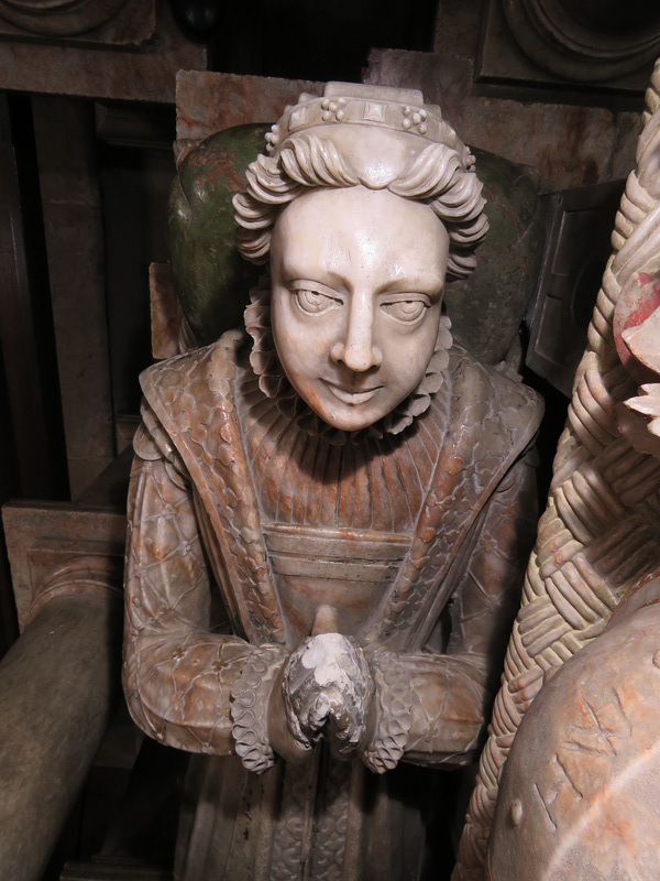 turvey church, beds  (18)c16 tomb with effigies of 2nd lord mordaunt +1571 and his two wives
