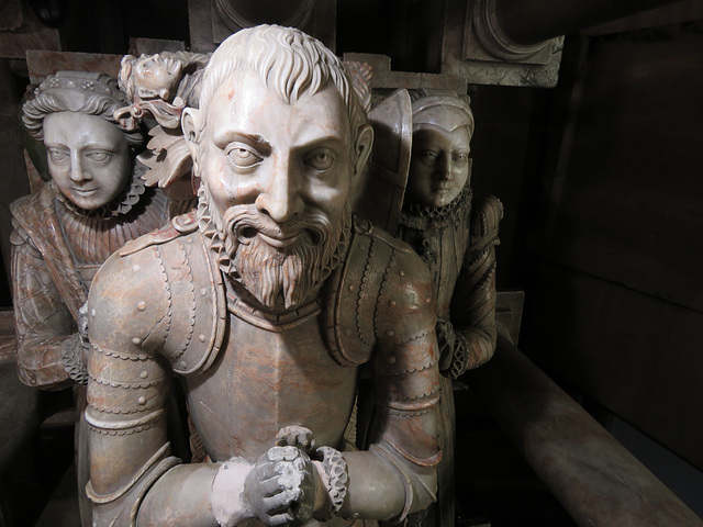 turvey church, beds  (19)c16 tomb with effigies of 2nd lord mordaunt +1571 and his two wives