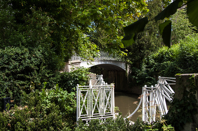 Kennet and Avon Canal in Sydney Gardens