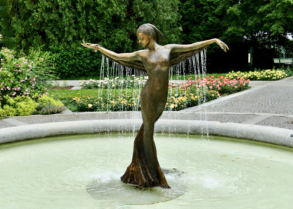 Brunnenskulptur im Park