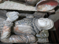turvey church, beds  (22)c16 tomb with effigies of 2nd lord mordaunt +1571 and his two wives