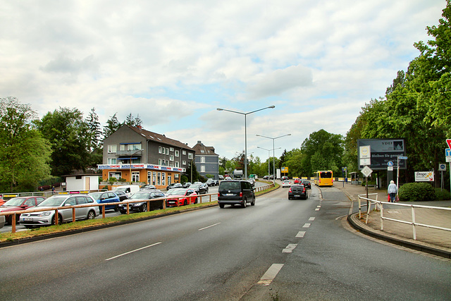 B227 Ruhrallee (Essen-Bergerhausen) / 29.04.2020