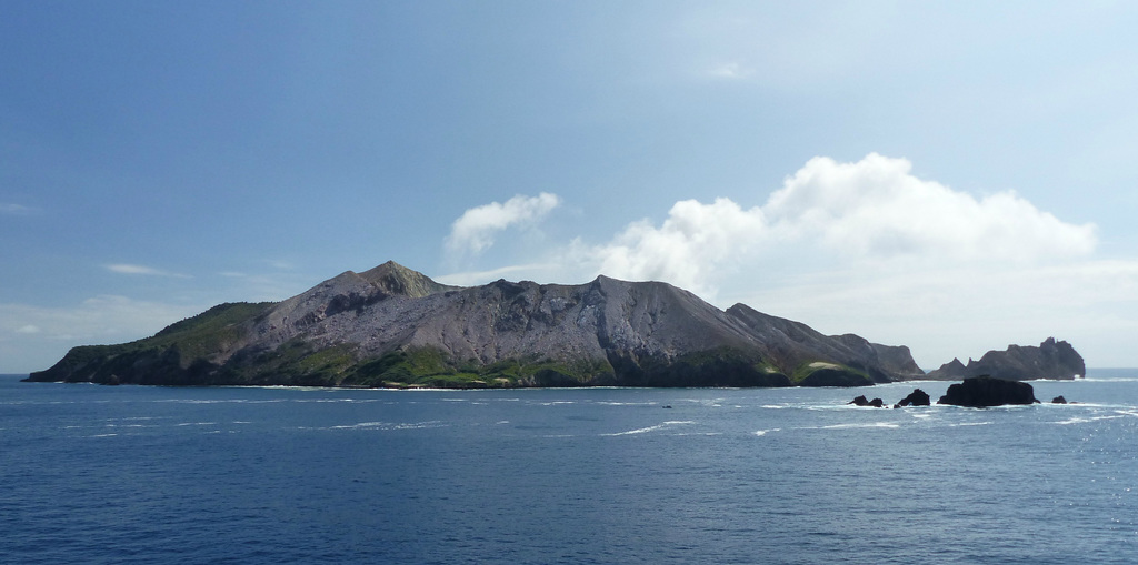 Whakaari/White Island (4) - 25 February 2015