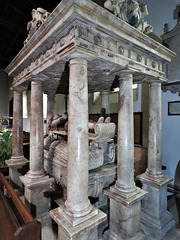 turvey church, beds  (25)c16 tomb with effigies of 2nd lord mordaunt +1571 and his two wives