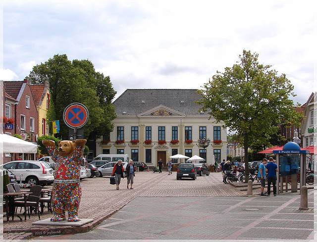 Esens - Marktplatz mit Rathaus [PiP]