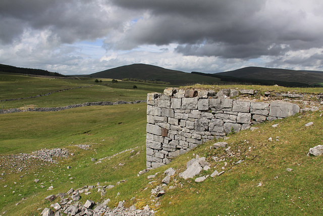 Carnau Gwynion Lime Kiln