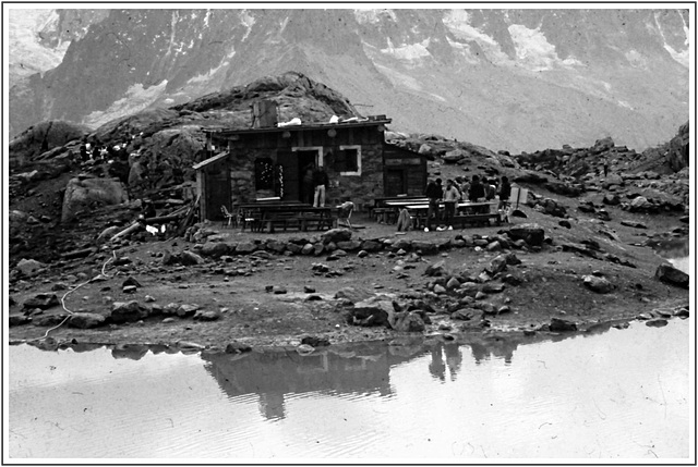 Refuge du Lac Blanc dans les Aiguilles Rouges