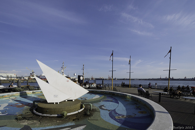 Lonsdale Quay (© Buelipix)