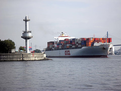 Containerschiff  OOCL Kuala Lumpur