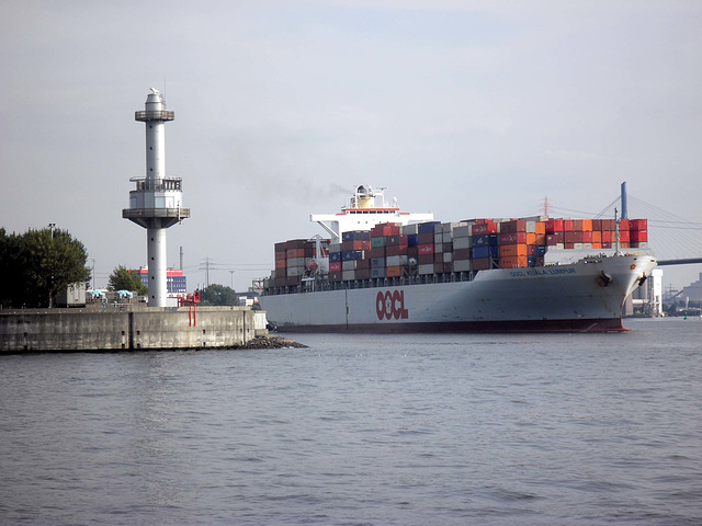 Containerschiff  OOCL Kuala Lumpur