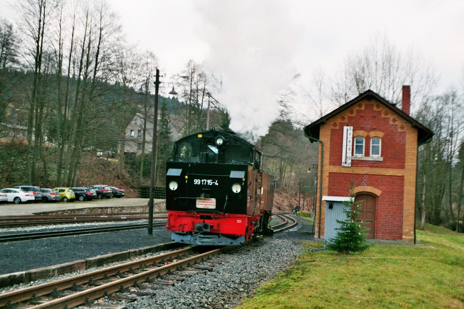 Hier fährt die Lok 99 1715-4 ...