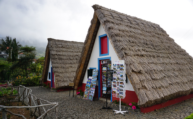 Traditionelle Häuser in Santana - Traditional houses in Santana (Madeira)