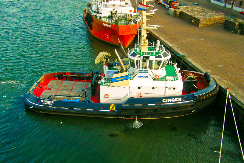 El remolcador Ginger en Ijmuiden, Amsterdam+(1PiP)