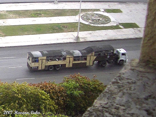 02 Local Cuba Bus