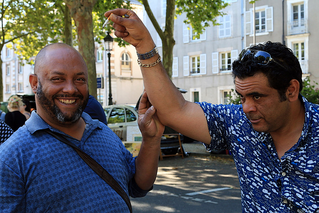 Deux joyeux lurons aux puces d'Orléans