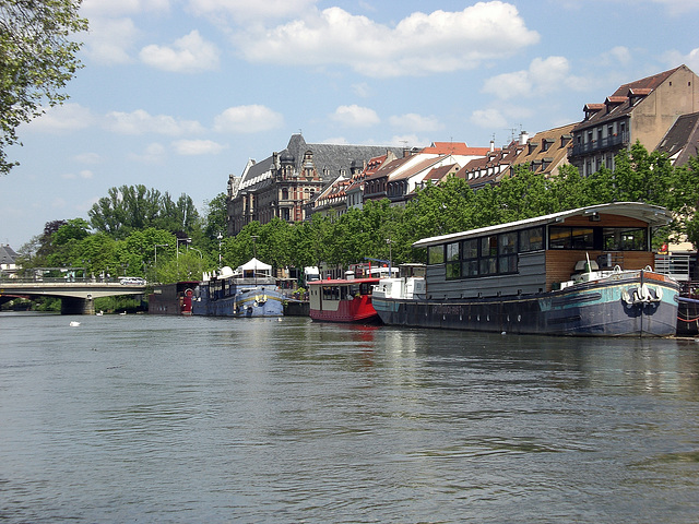 Wohnen auf dem Kanal