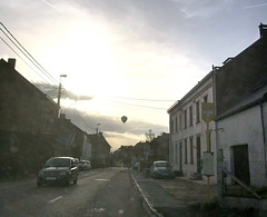 hot air balloon above Chastre