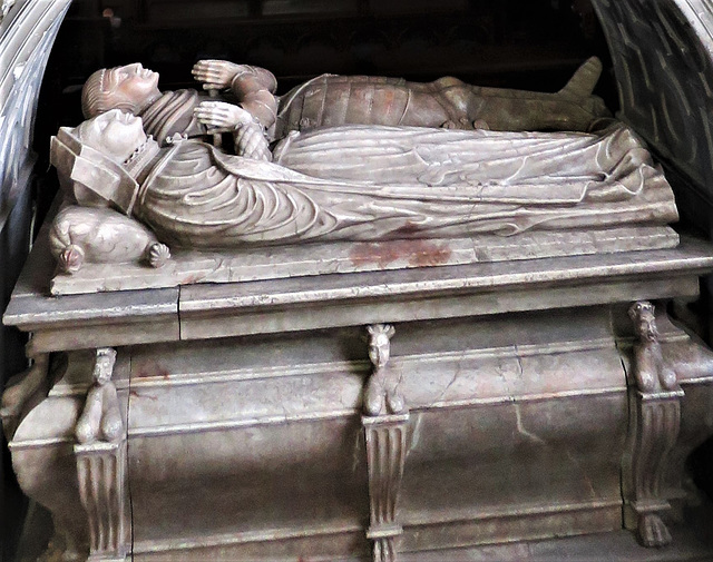 turvey church, beds  (95)effigies of the 1st lord mordaunt +1560 and wife on the c16 tomb attributed to t.kirby
