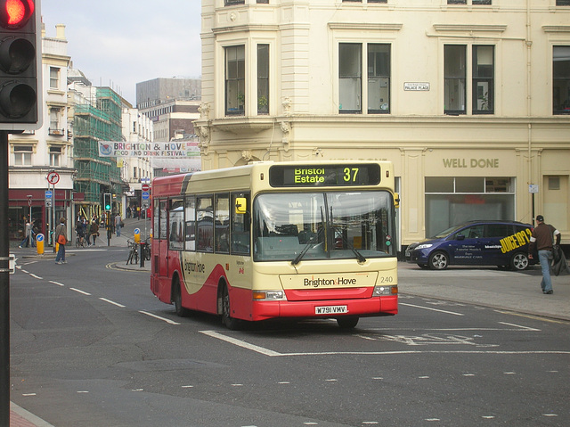 DSCN4922 Brighton and Hove 240 (W791 VMV) - 28 Sep 2010