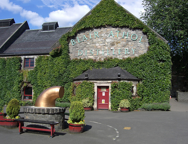 Die Bank bei der Blair Athol Distillery Die Bank bei der Blair Athol Distillery
