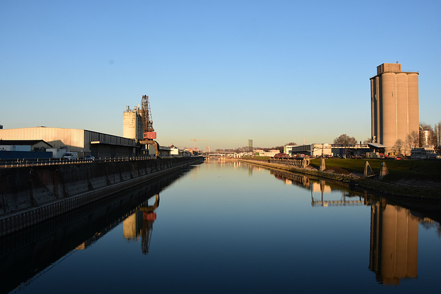 Ludwigshafen - Abendliche Spiegelung am Luitpoldhafen