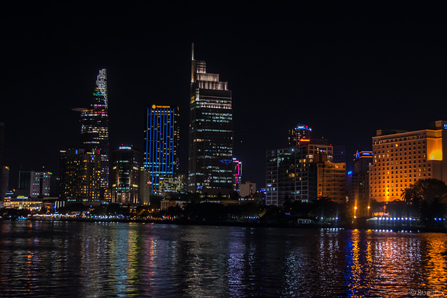 nachts auf dem Sông Sài Gòn ... Hồ Chí Minh by night (© Buelipix)