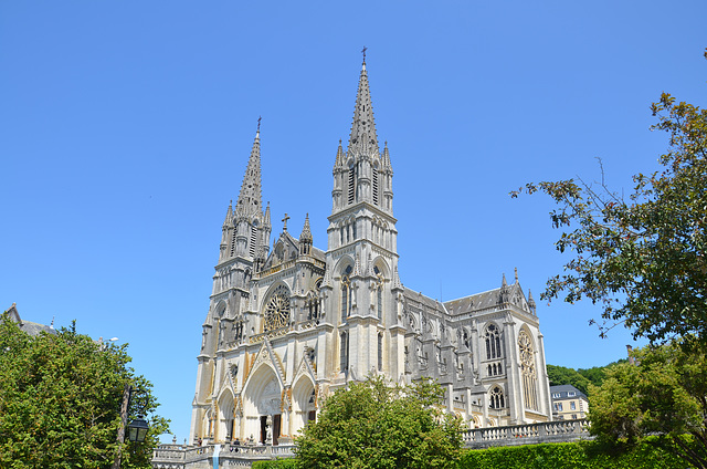 Basilique N-D de Montligeon (Normandie)