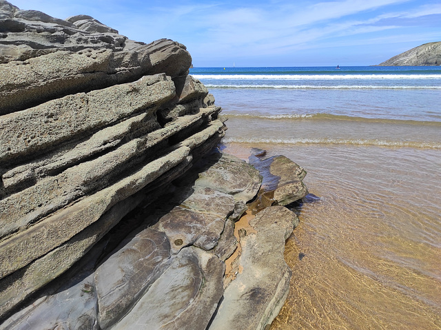 Roca y mar