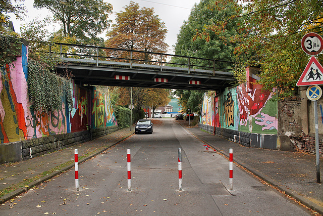 Eisenbahnbrücke über der Thiesstraße (Wanne-Eickel) / 17.10.2016