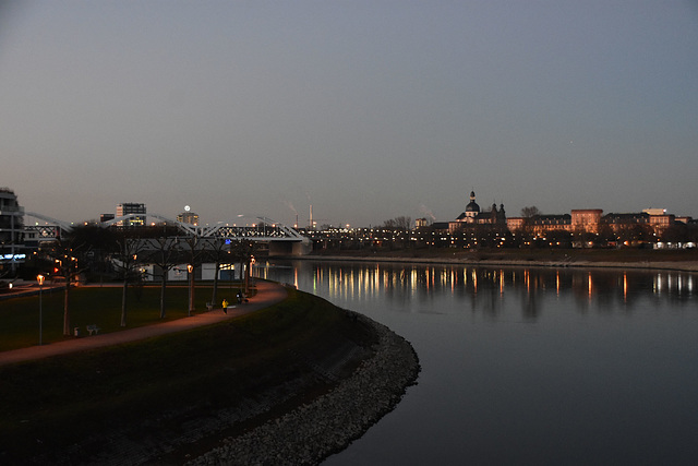 Rheinbrücke LU-MA und Mannheimer Barockschloß