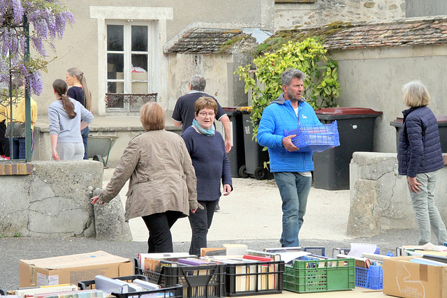 Préparation du vide-greniers 1er mai 2023