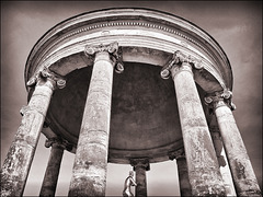 "Luna Rotunda"